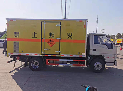 赣县爆破器材运输车工人安全操作规范与智能技术保障